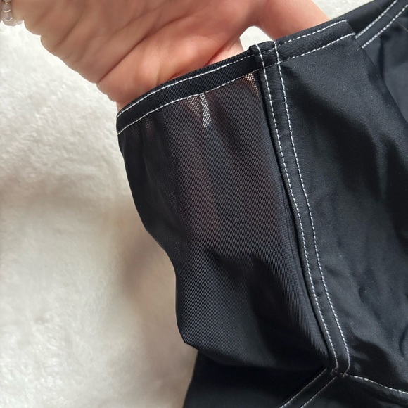 Structured Black Bustier Underwire Mesh Panels One-Piece Swimsuit - Picture 6 of 8